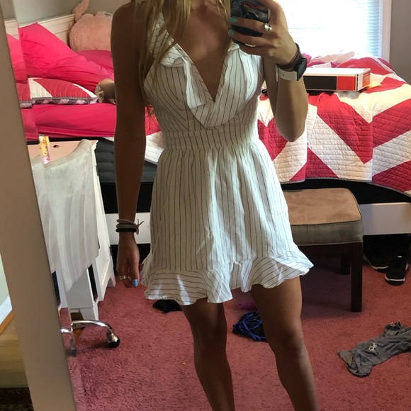 Superdown dress - Picture 1 of 3